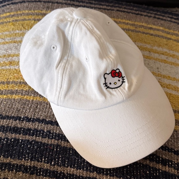 SHEIN x Hello Kitty White Dad Cap - Picture 5 of 5